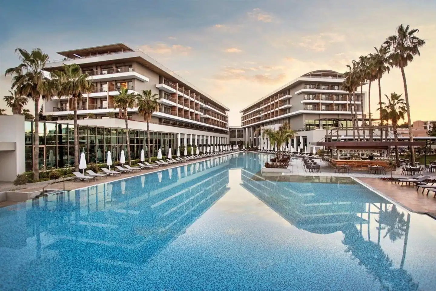 Acanthus & Cennet Barut Collection Aussenansicht