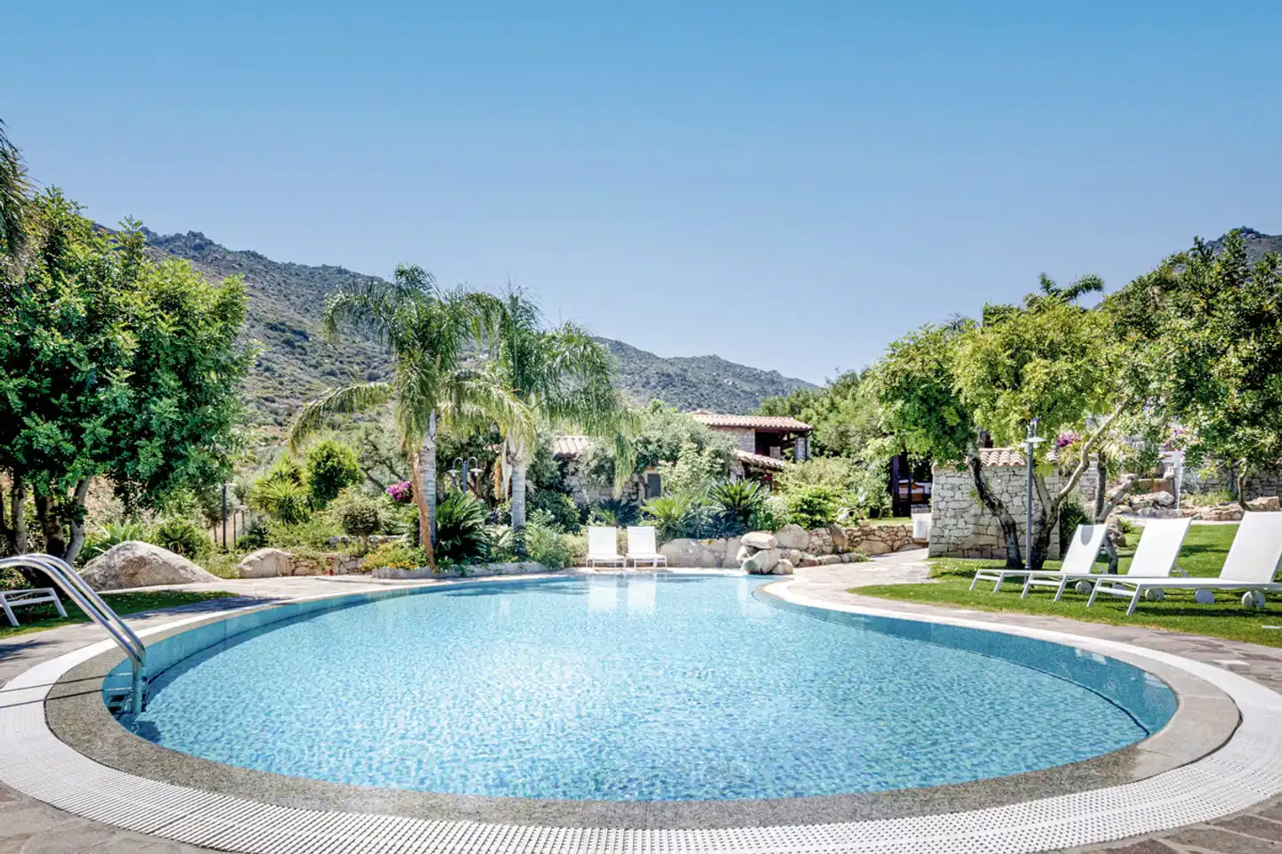 Cruccuris Resort POOL