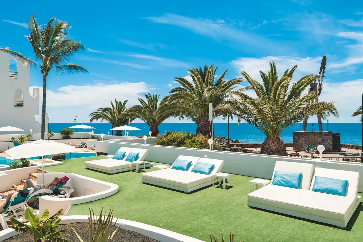 Neptuno Suites POOL