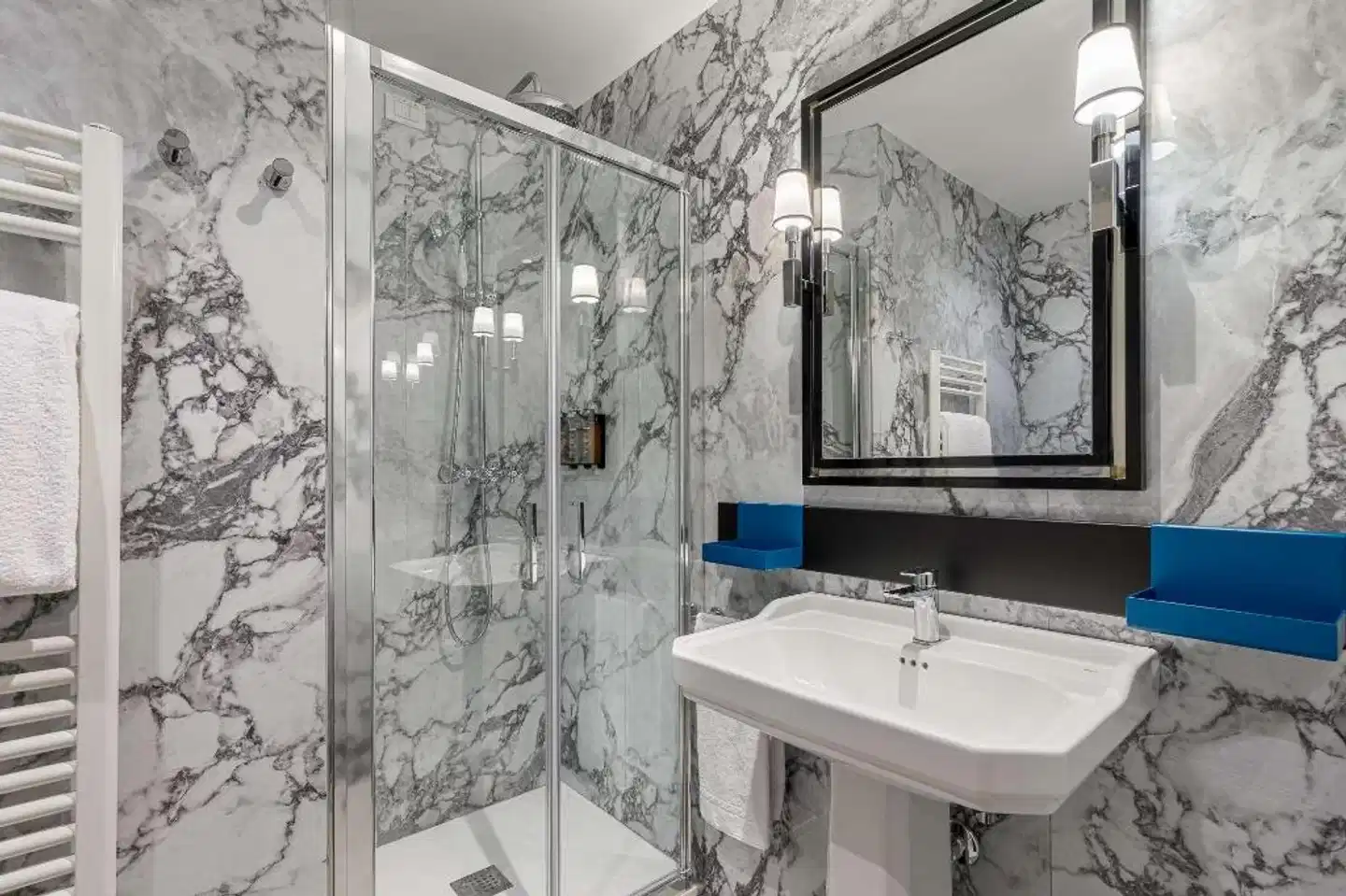 Room Mate Luca Badezimmer