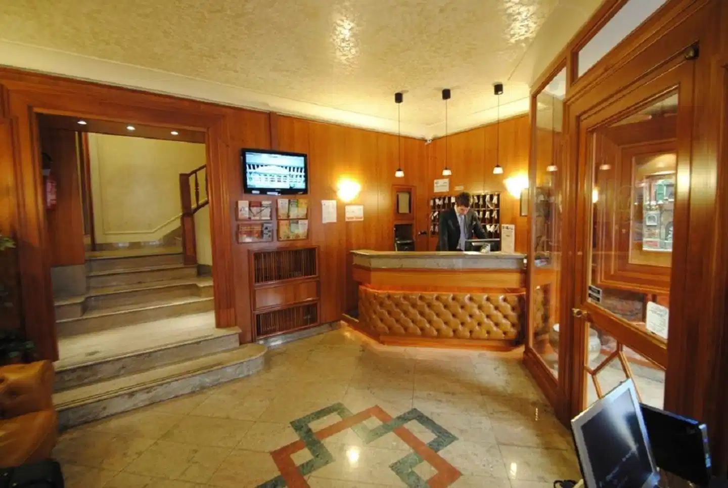 Hotel Verona Lobby