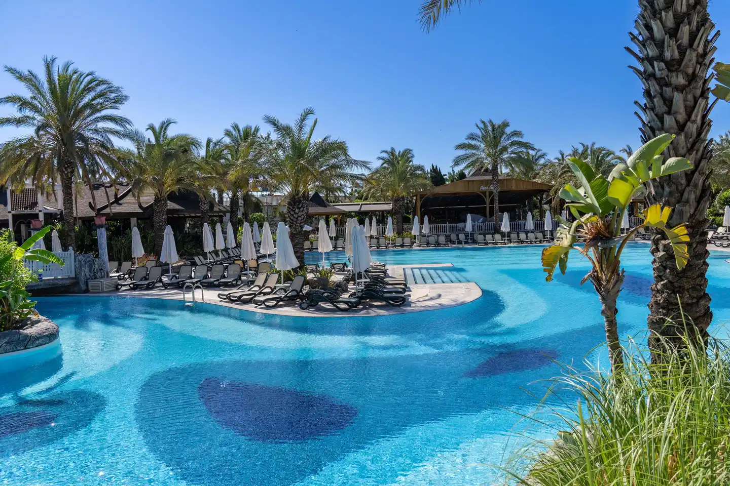 Royal Wings Hotel POOL