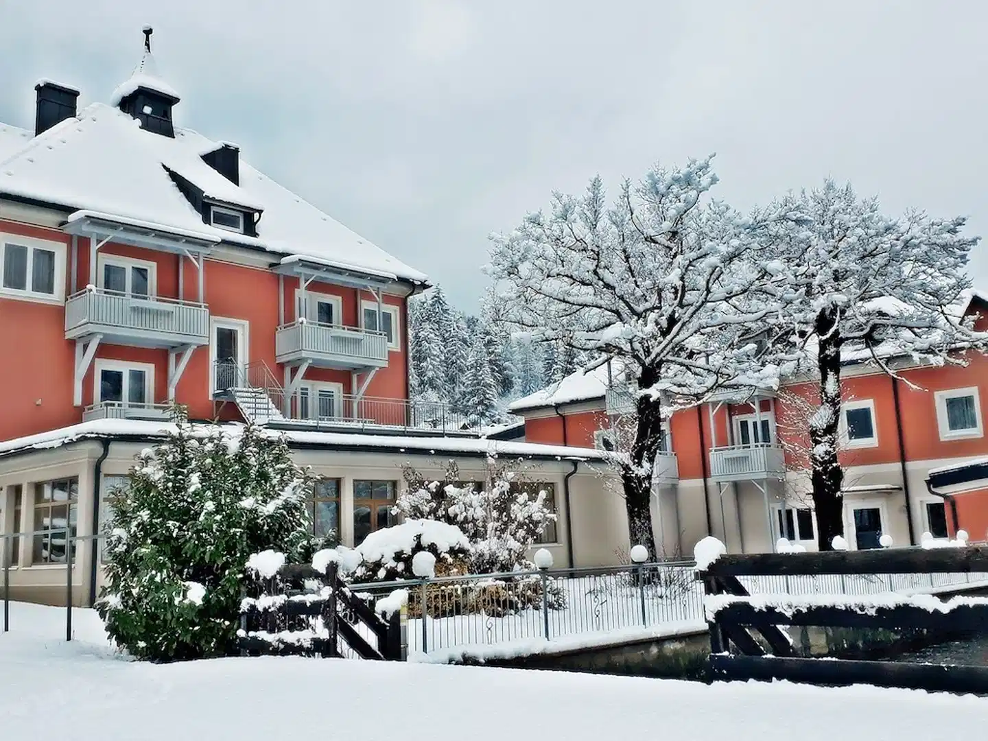 Strandhotel Burgstaller Aussenansicht