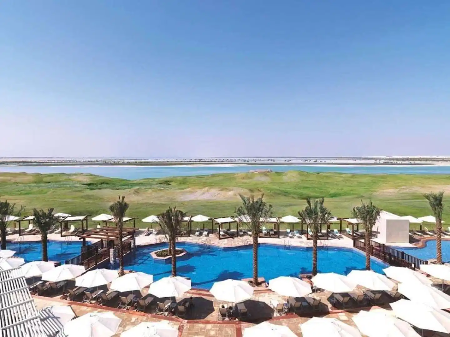 Radisson Blu Hotel, Abu Dhabi Yas Island Pool