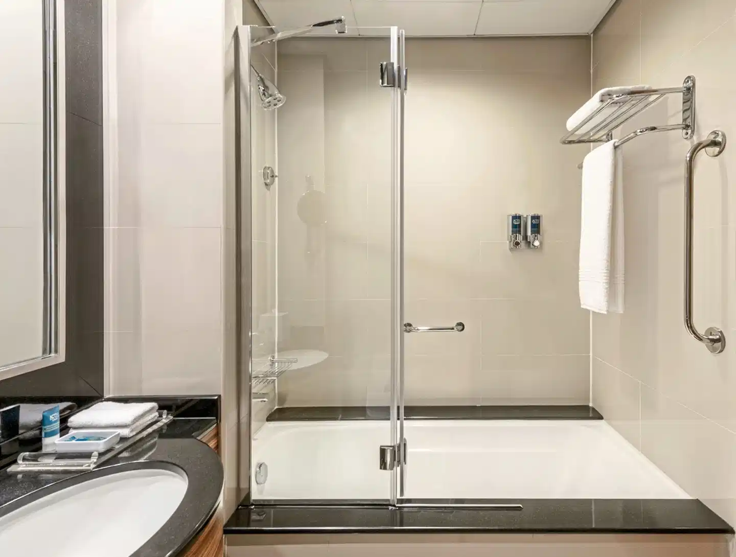 Four Points by Sheraton Bur Dubai Badezimmer