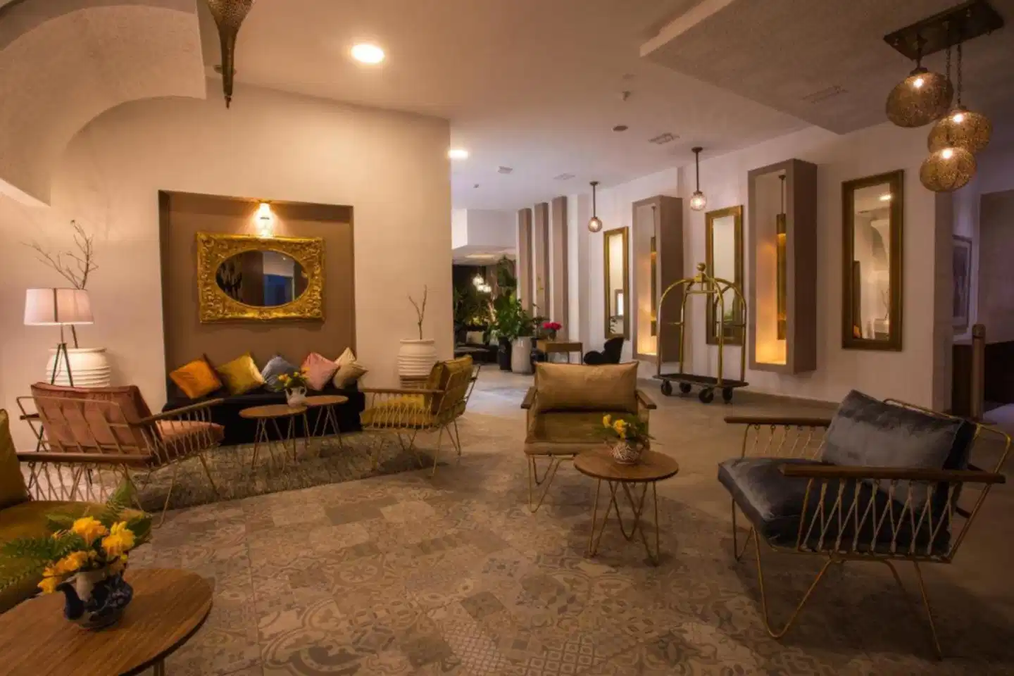 Dellarosa Hotel Suites & Spa Lobby