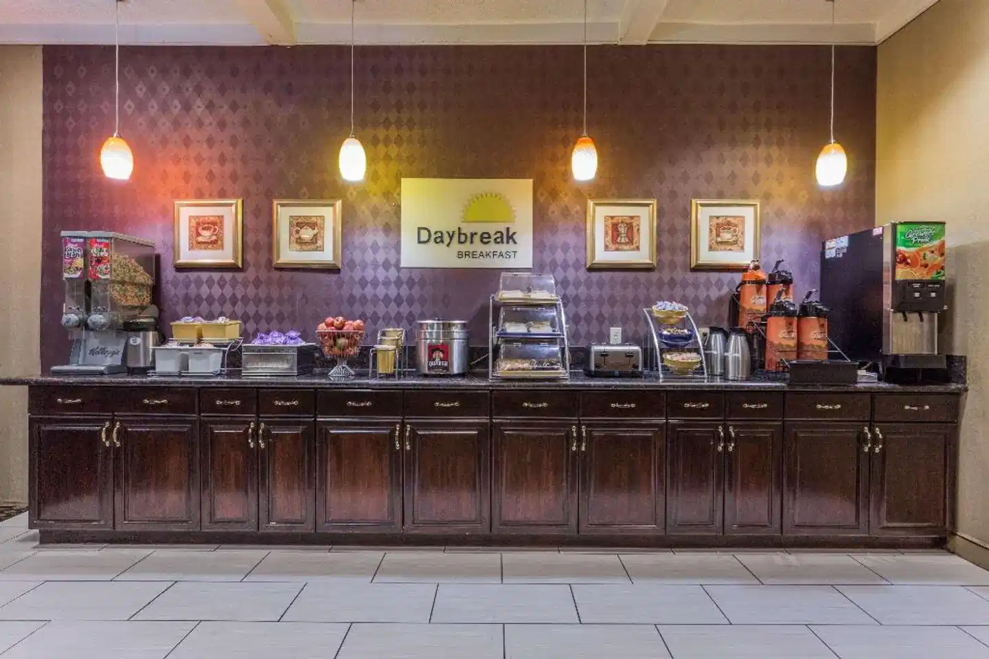 Days Inn by Wyndham Camp Springs/Andrews AFB DC Area Bar