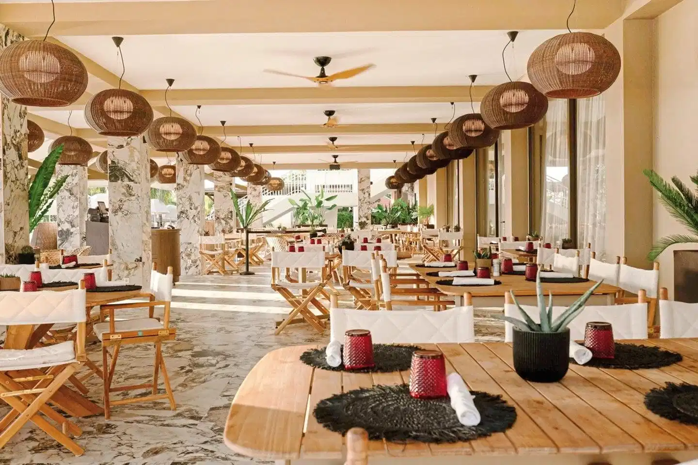 Papagayo Beach Hotel Bar
