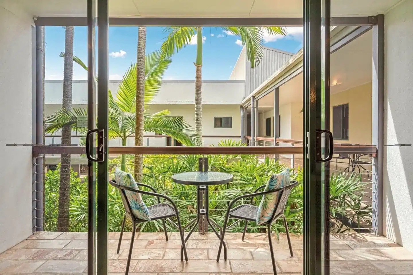 Bay Village Tropical Retreat Terrasse