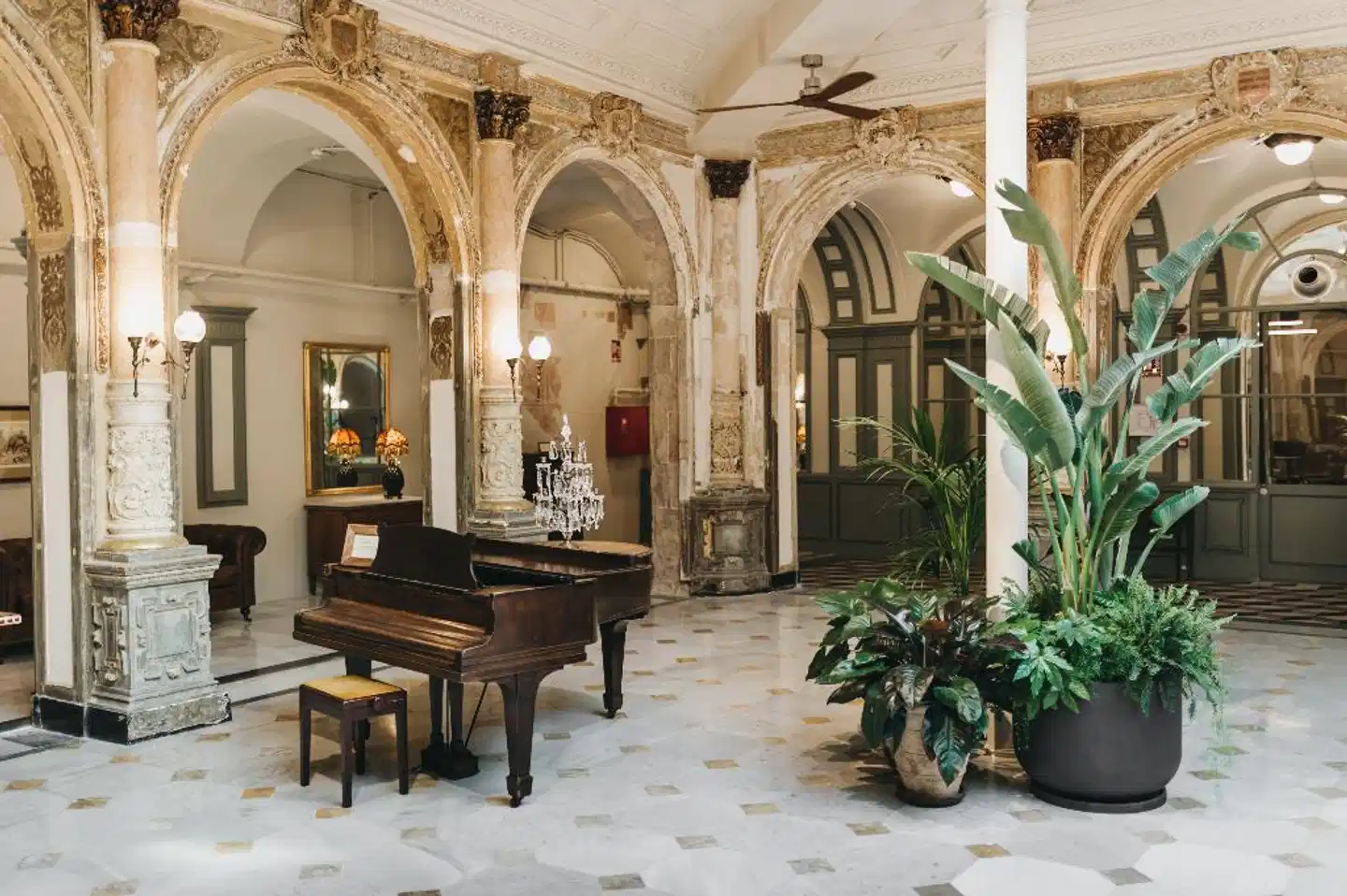 Oriente Atiram Lobby