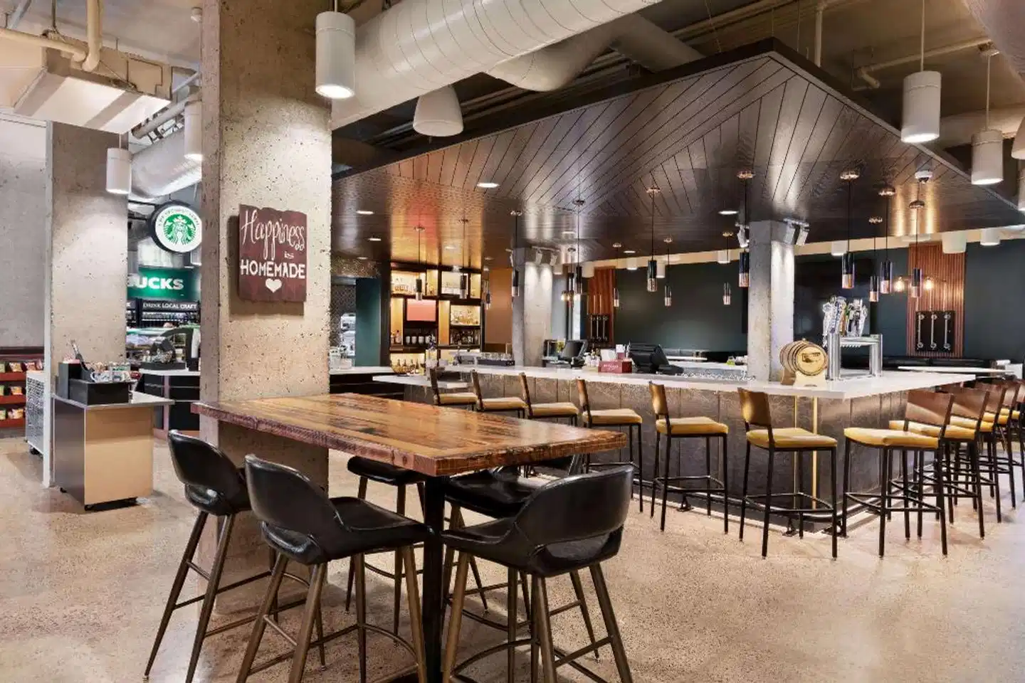 Wyndham Garden at Niagara Falls Bar