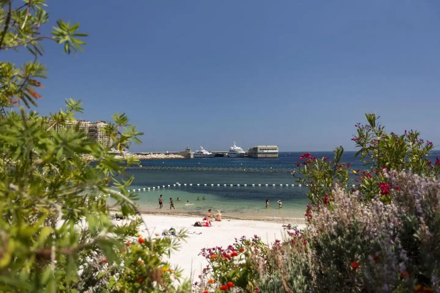 Riviera Marriott Hotel La Porte de Monaco Strand