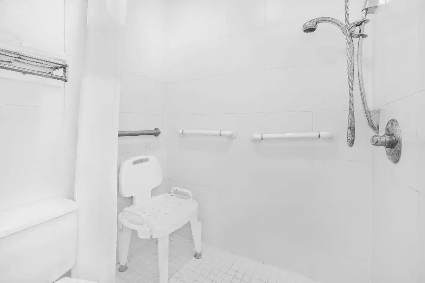 Days Inn Market Center Dallas Badezimmer