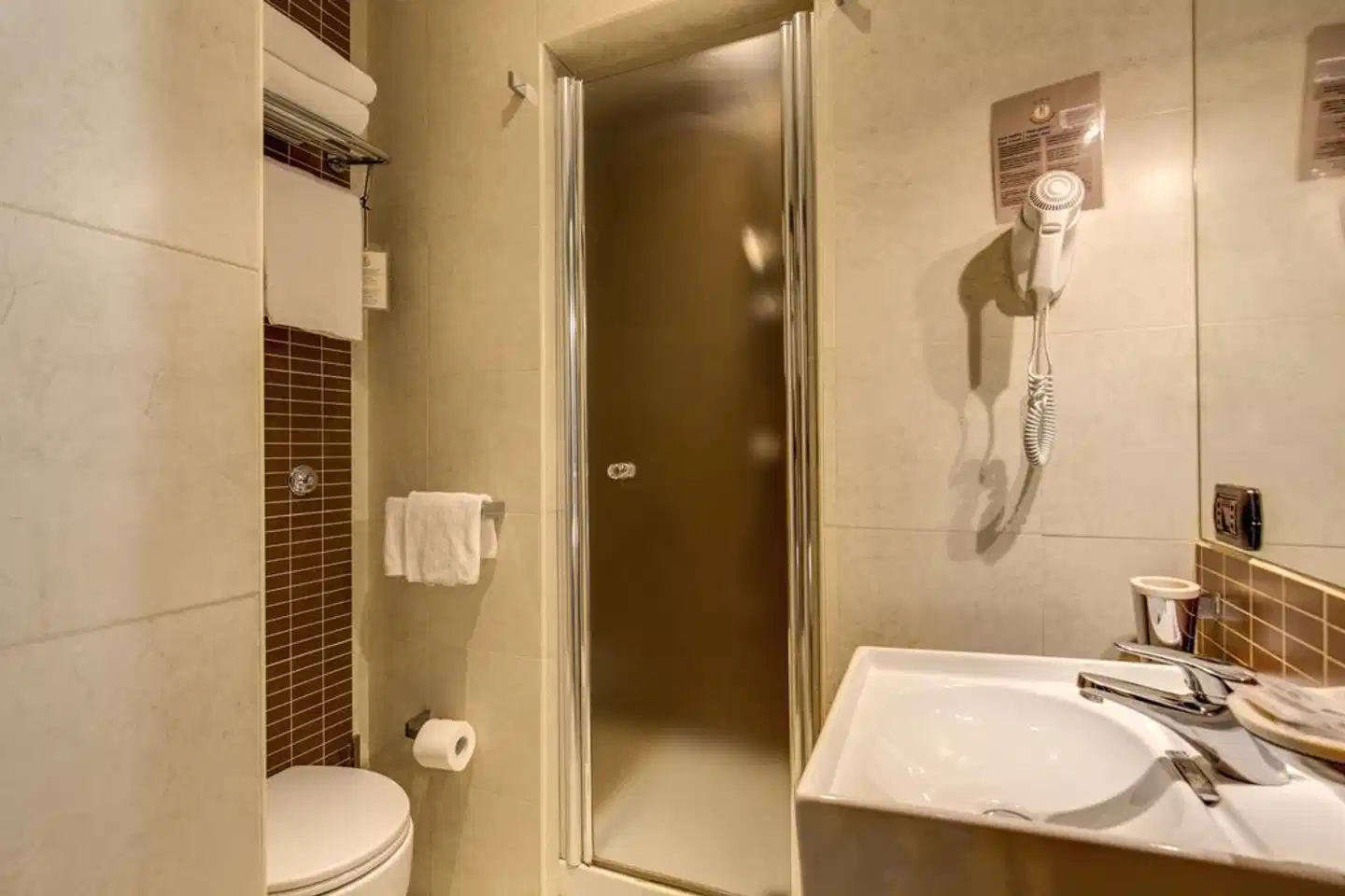 Everest Inn Rome Badezimmer