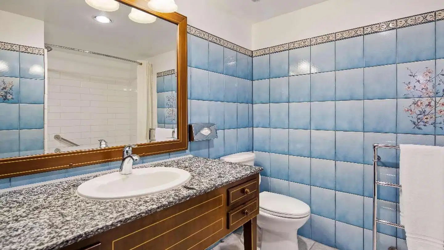 Chateau Big Bear Boutique Hotel, BW Signature Collection Badezimmer