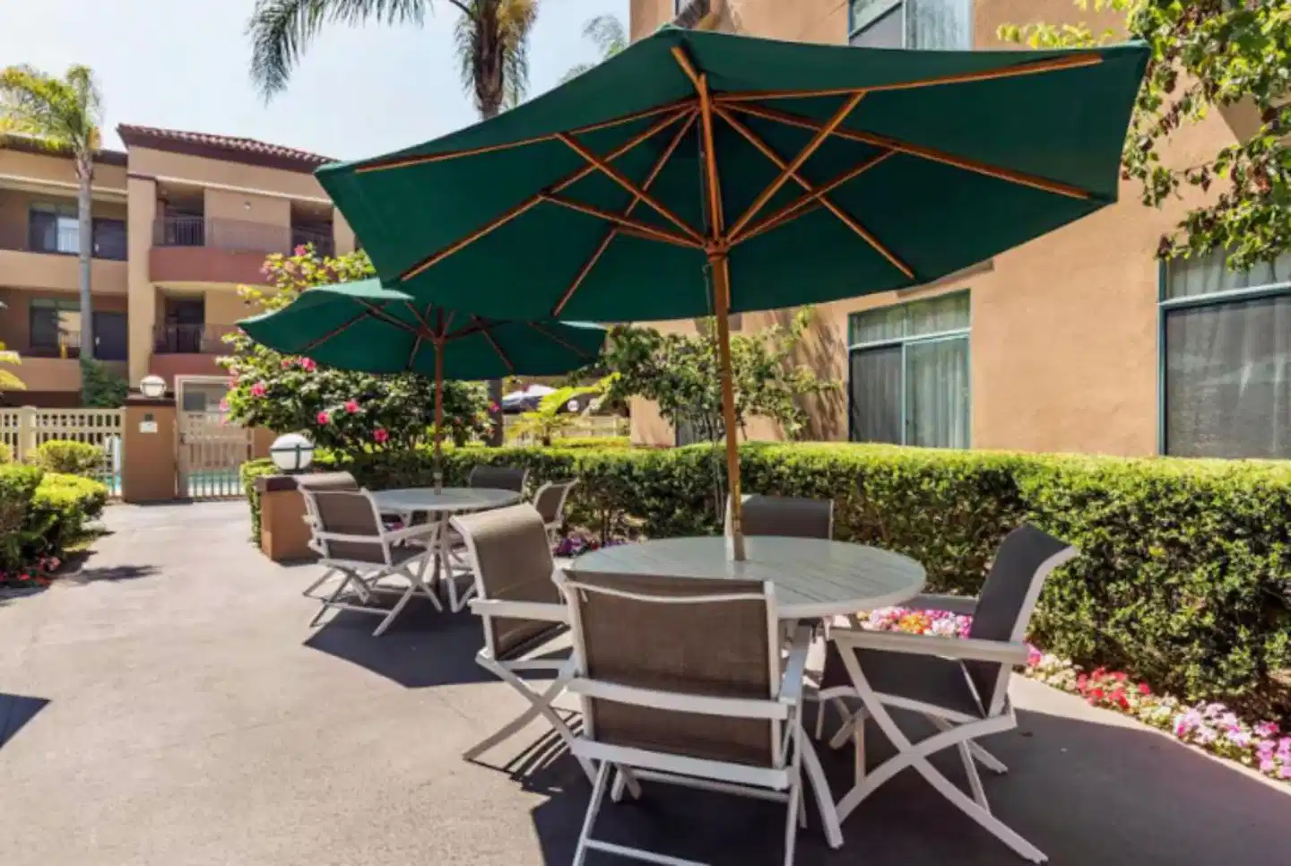 Ramada Suites by Wyndham San Diego Terrasse