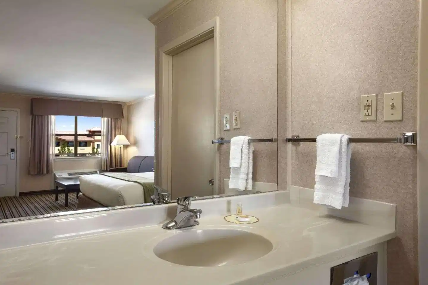 Days Inn by Wyndham Grants Badezimmer