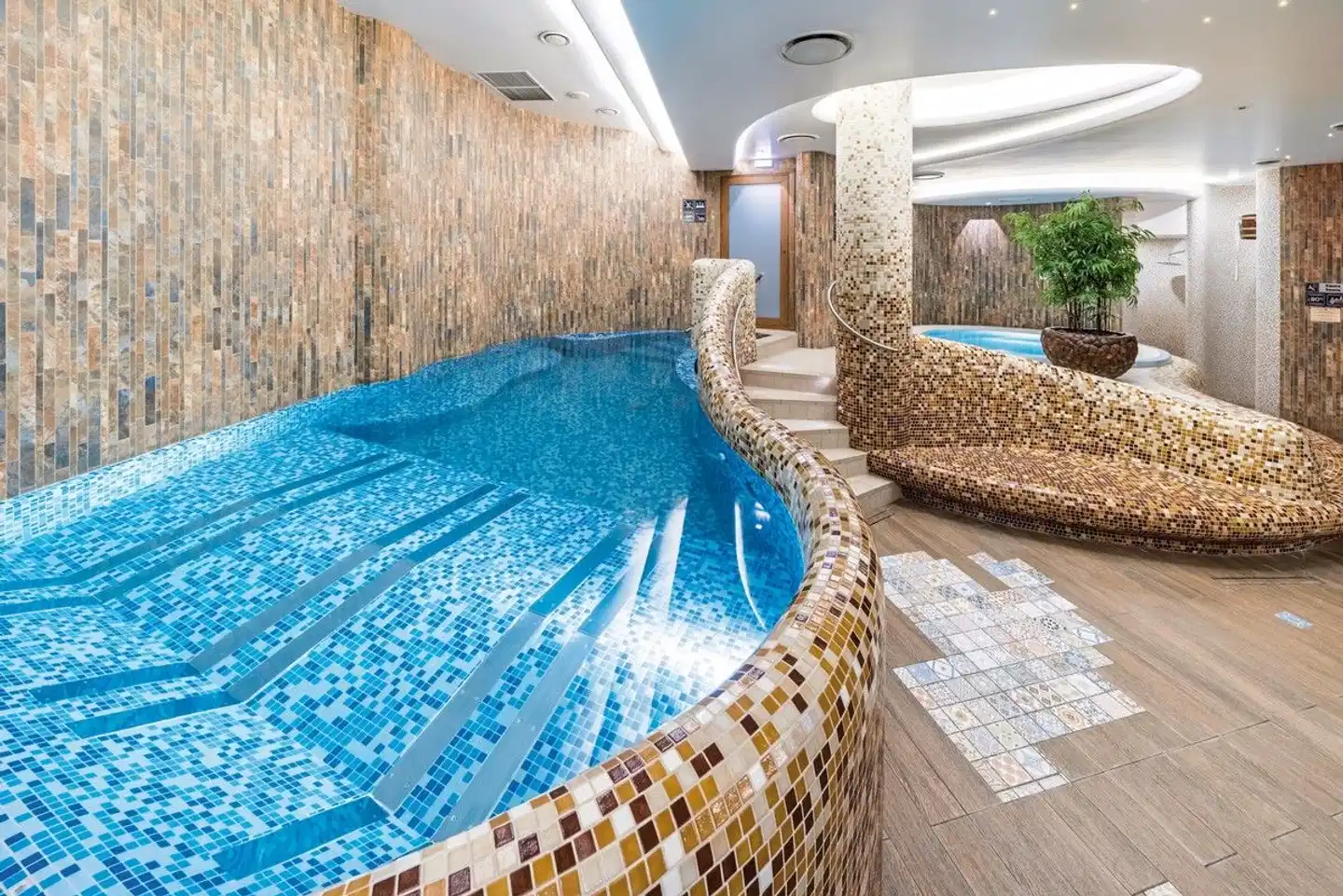 Wellton Riga Hotel & Spa Hallenbad