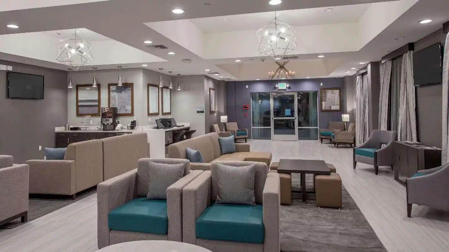 Best Western Plus Gardena Inn & Suites Lobby