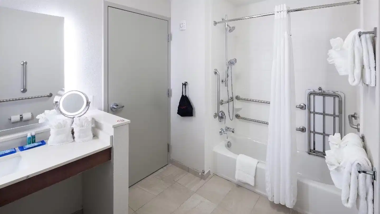 Holiday Inn Express & Suites Orlando At Seaworld Badezimmer