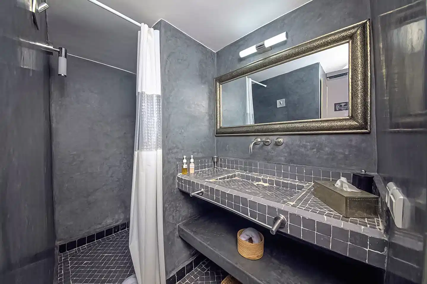 Riad Ambre & Jasmin BATHROOM