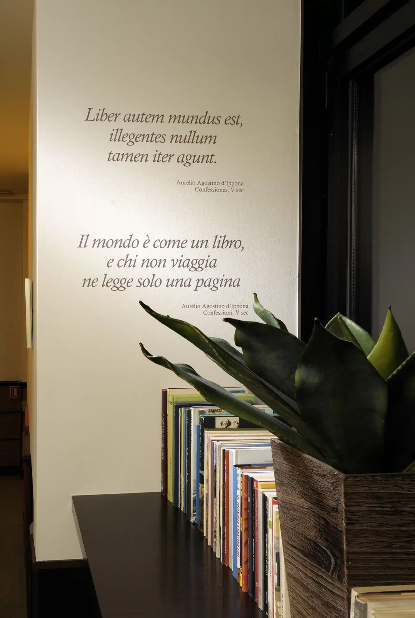 Phi Hotel Bologna Lobby