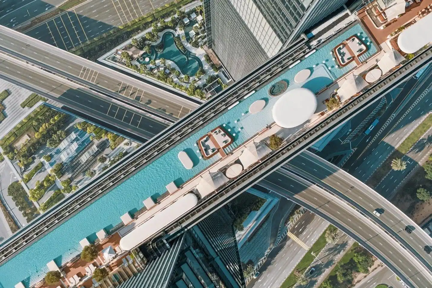 SIRO One Za'abeel Hallenbad