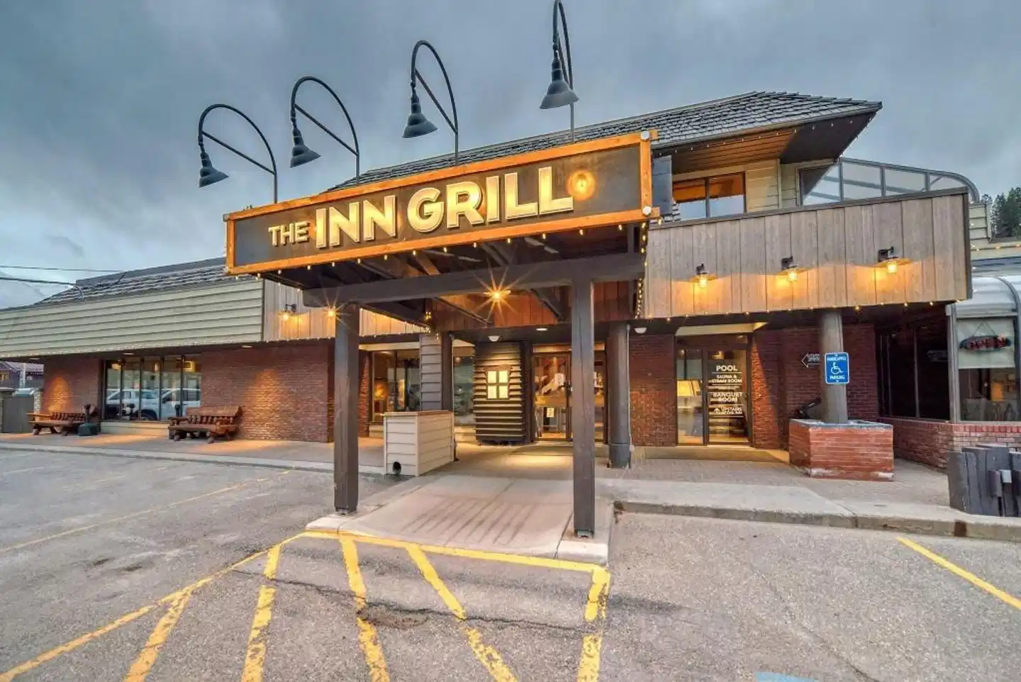 Jasper Inn & Suites by Inn Hotels Aussenansicht