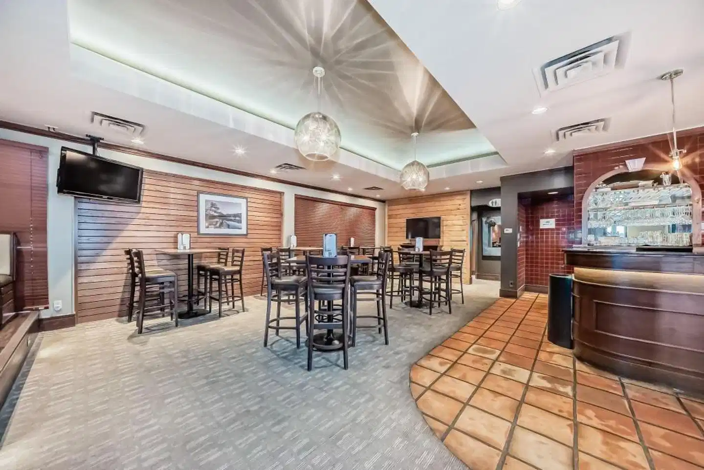 Jasper Inn & Suites by Inn Hotels Bar