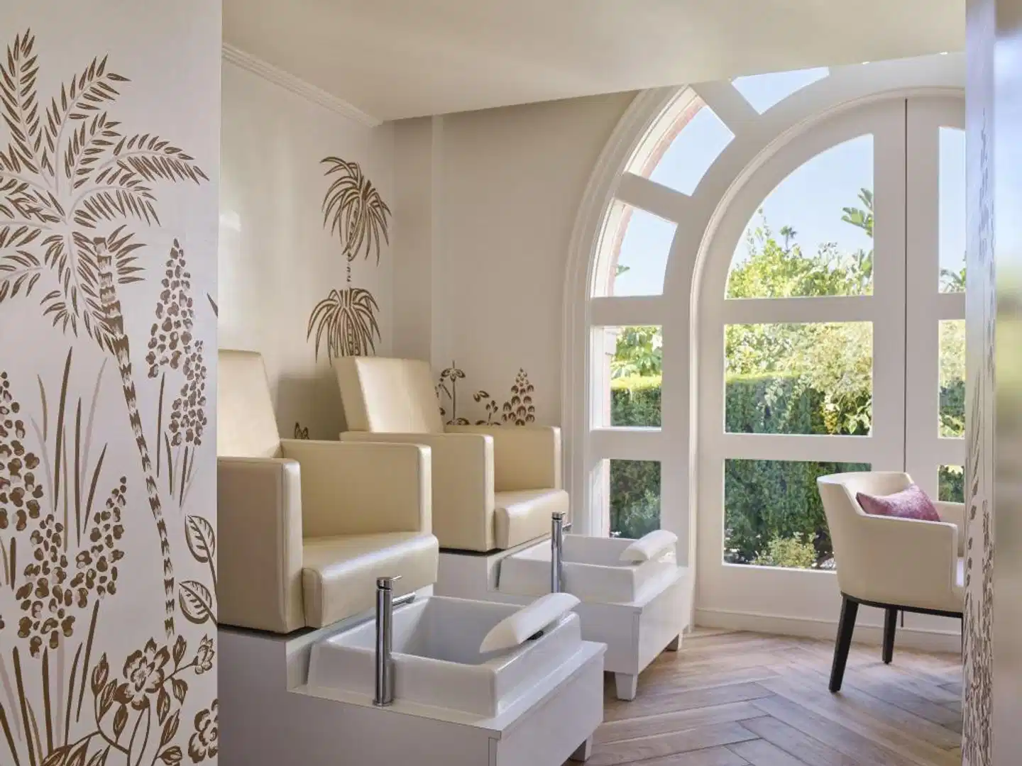 The Beverly Hills Hotel - Dorchester Collection Lobby