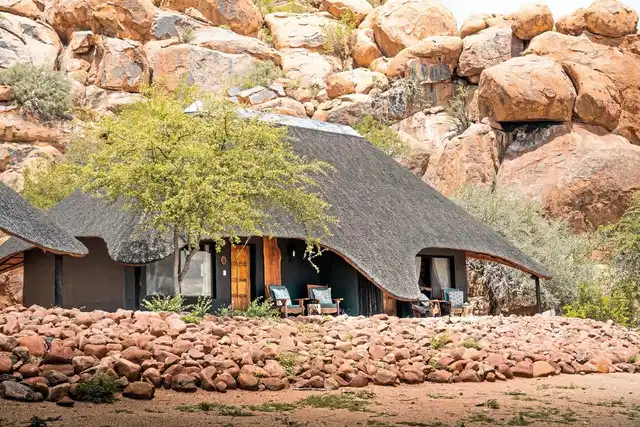 AiAiba The Rock Painting Lodge Aussenansicht