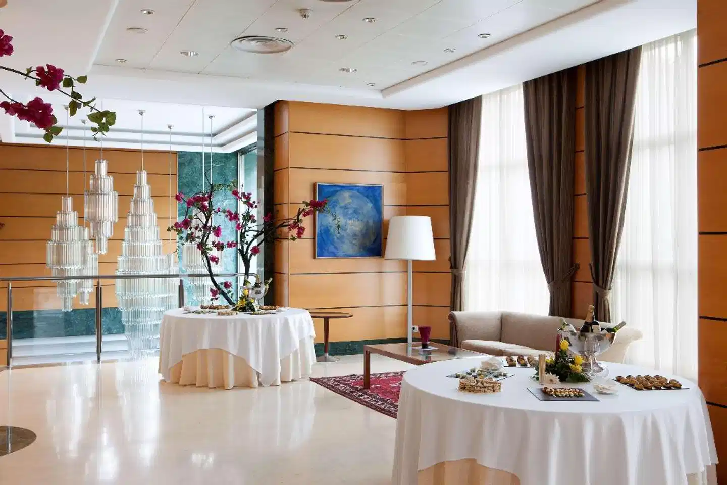 NH Valencia Center Lobby