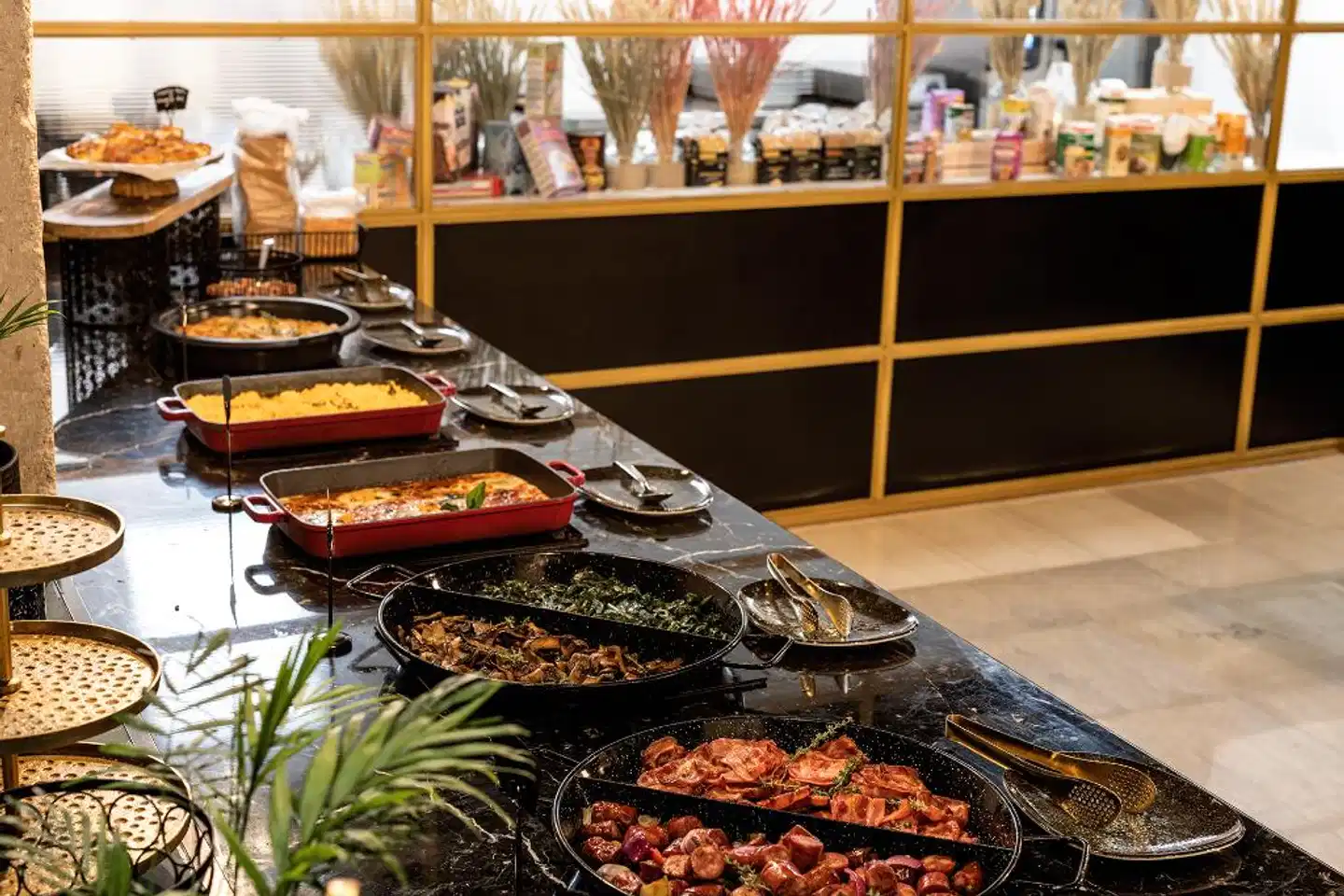 Skylark, Aluma Hotel & Resort Restaurant