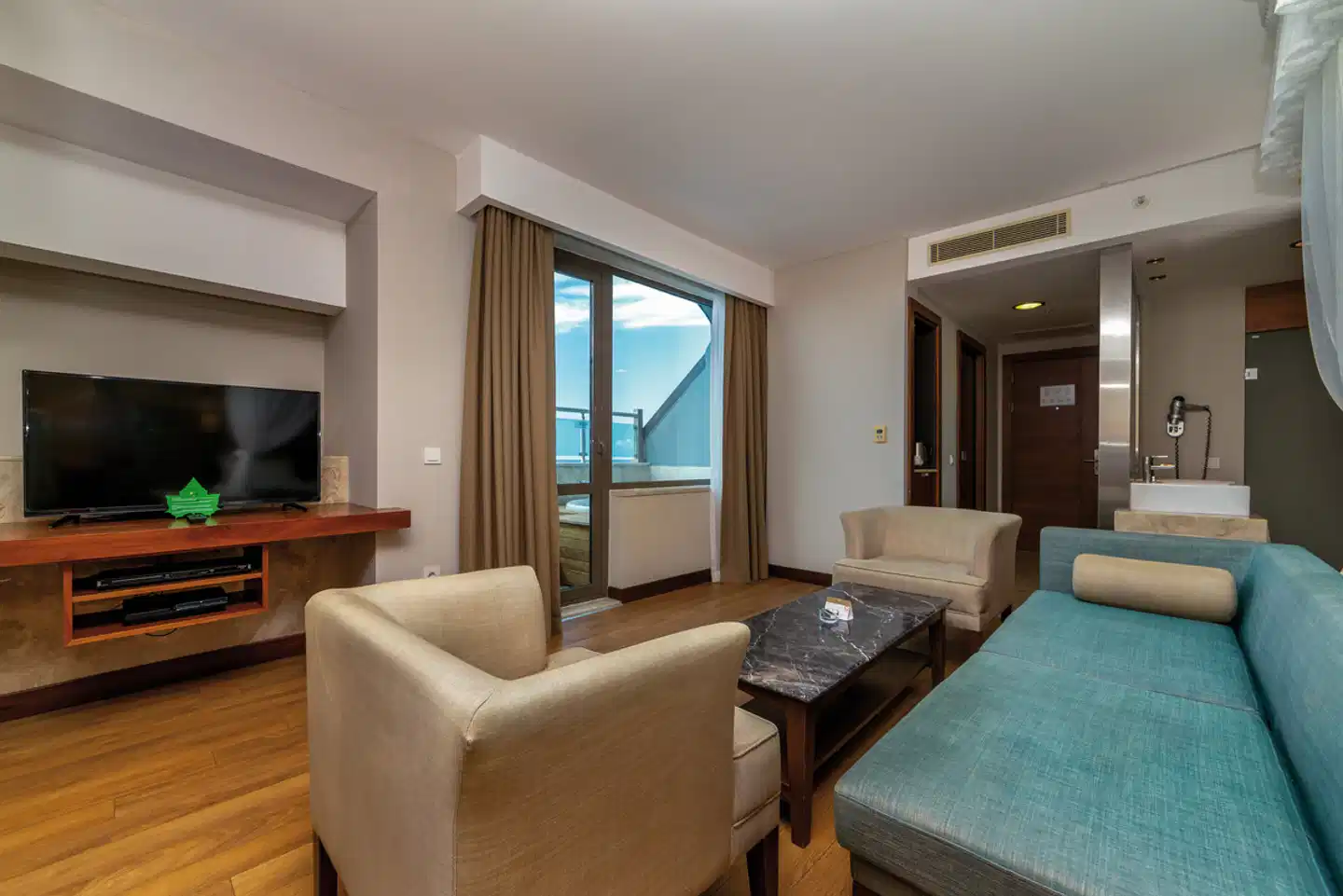 Commodore Elite Suite & Spa Wohnbeispiel