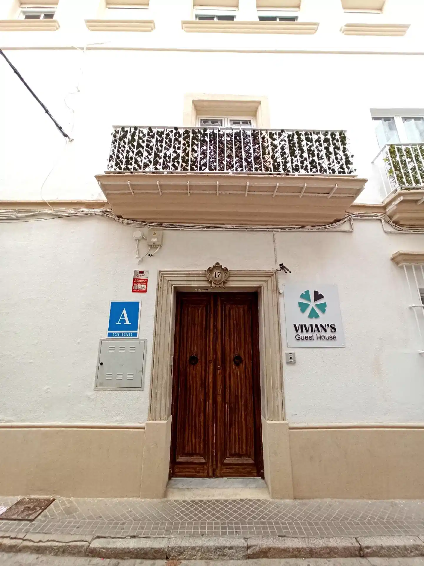 Vivian's Guest House Lobby