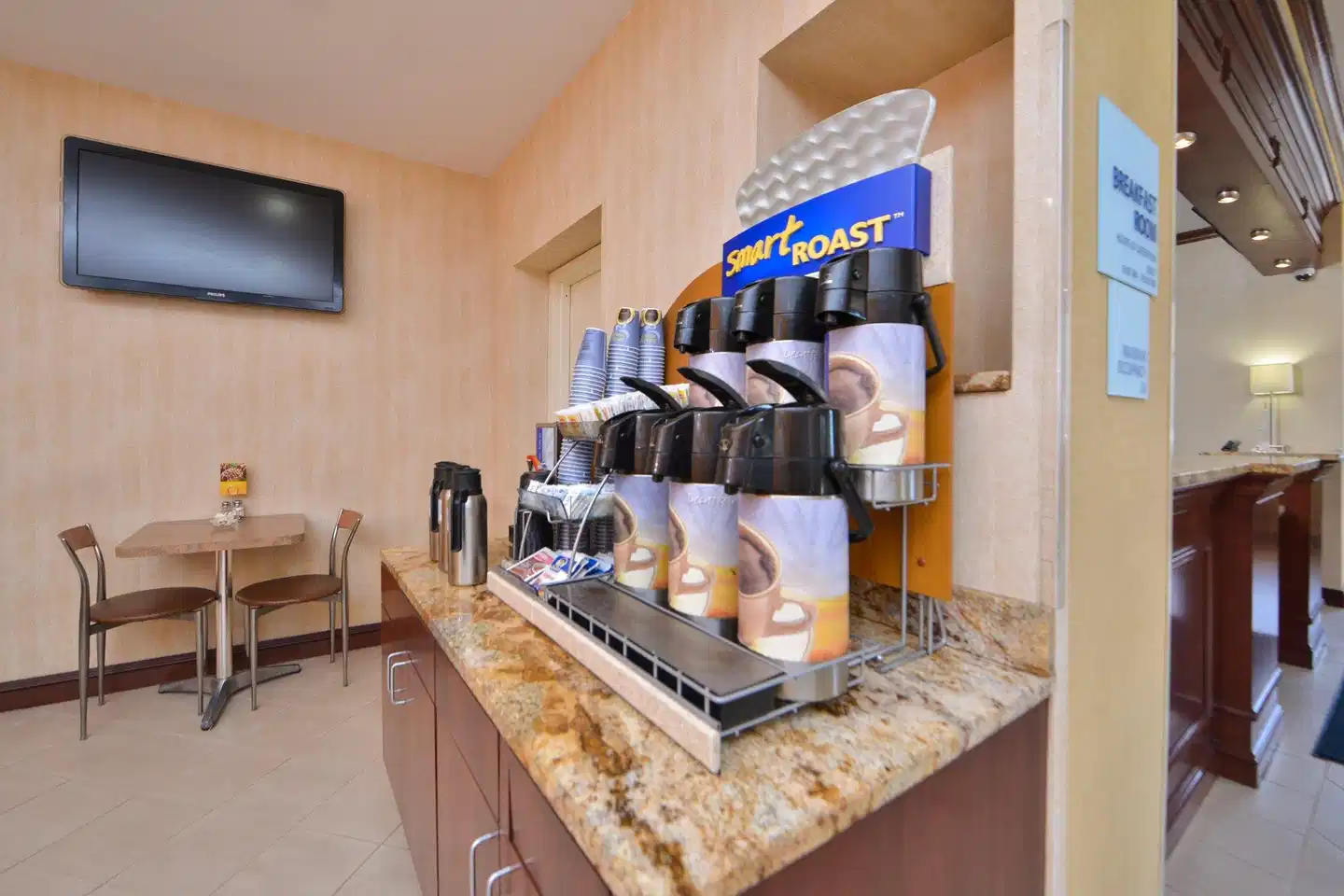 Holiday Inn Express LaGuardia ARPT Restaurant