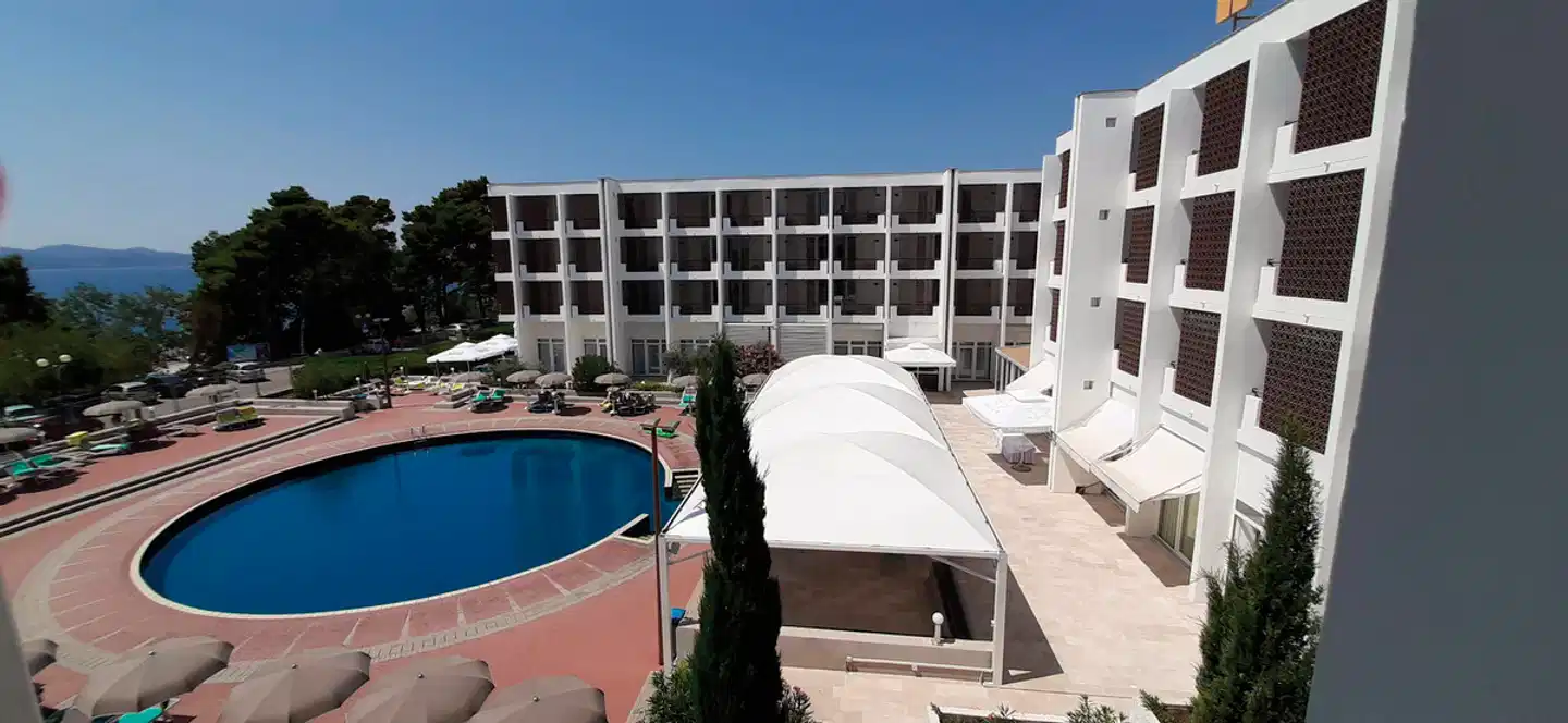 Hotel Kolovare Aussenansicht