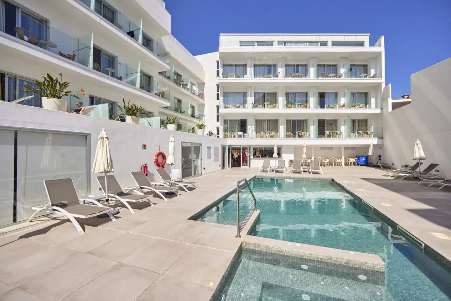 Ilusion Moreyo - Adults only Pool