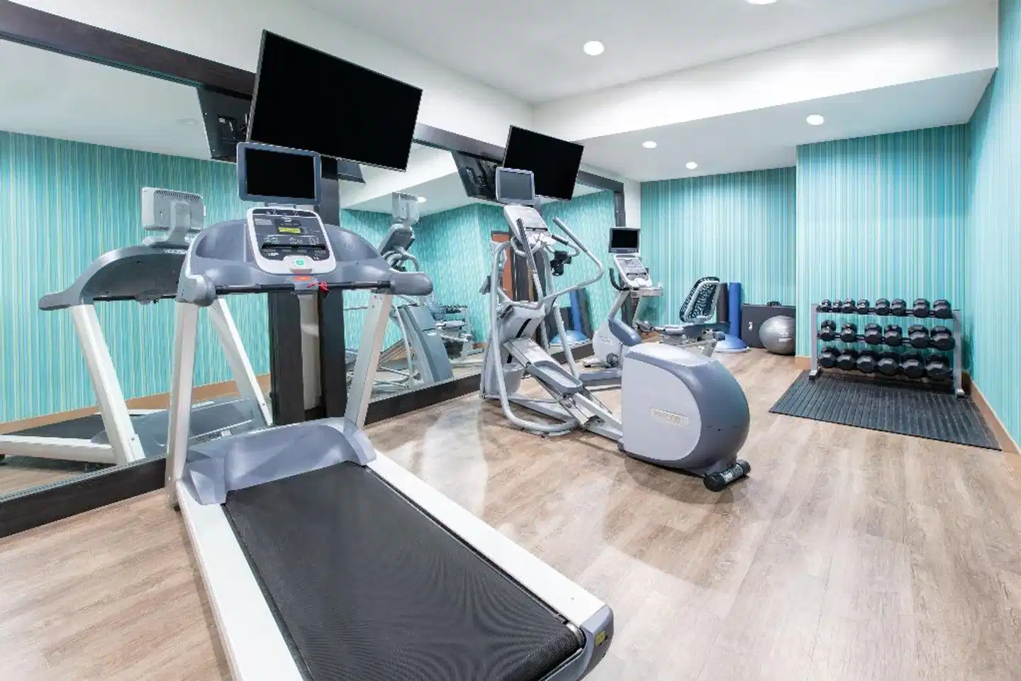 Holiday Inn Express & Suites Seaside-Convention Center Sport und Entertainment