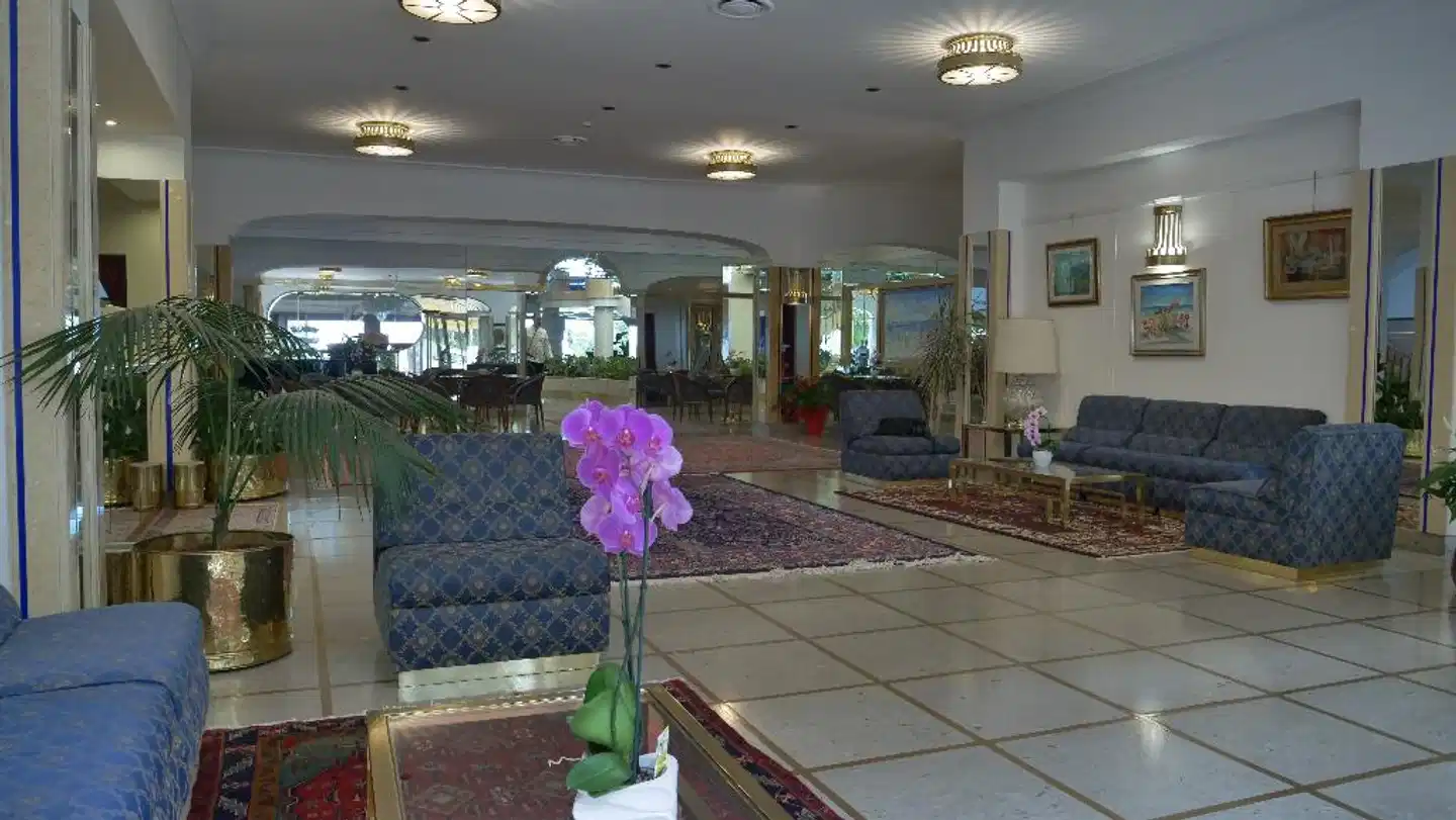 501 Hotel Lobby