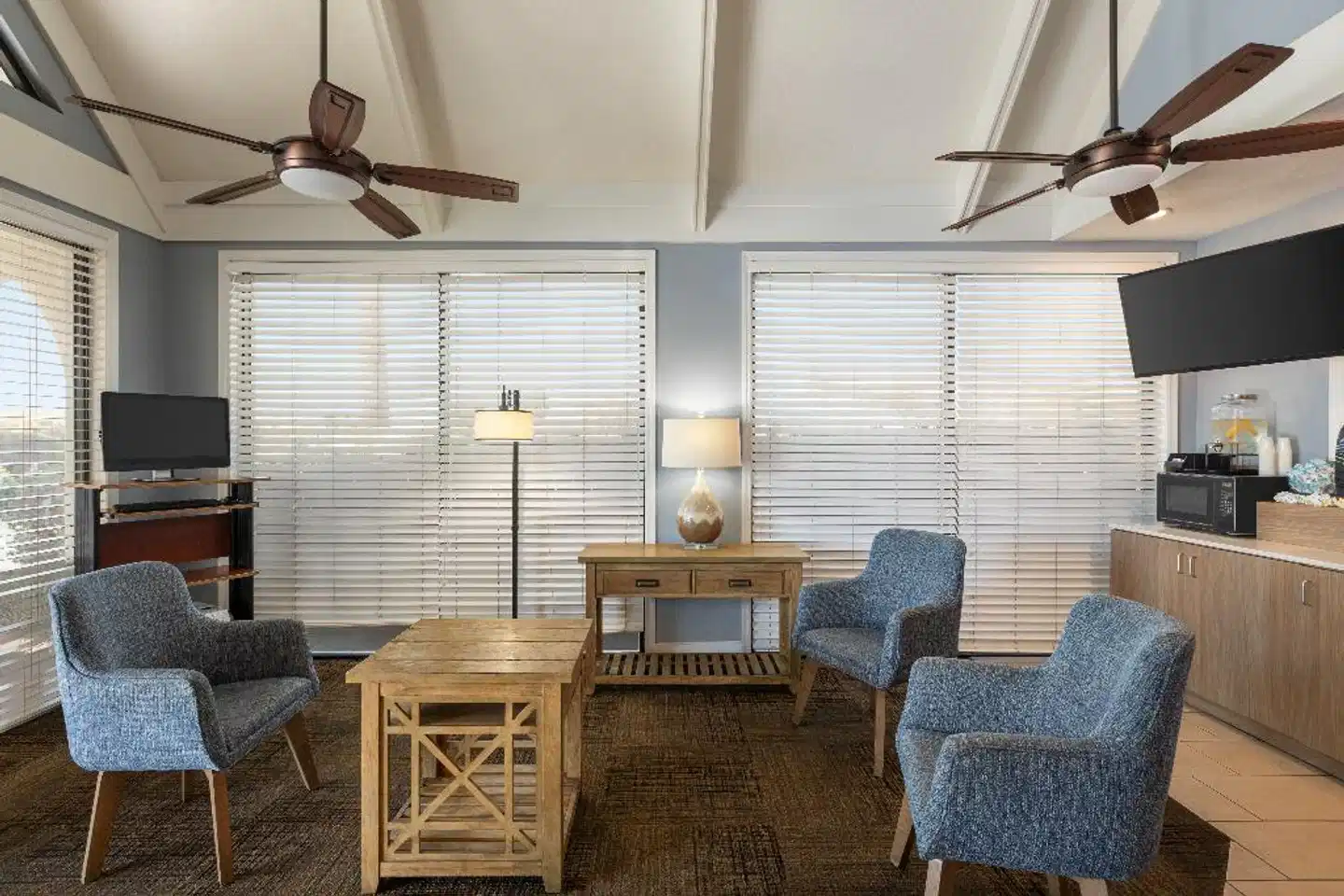 Days Inn by Wyndham Cocoa Beach Port Canaveral Lobby