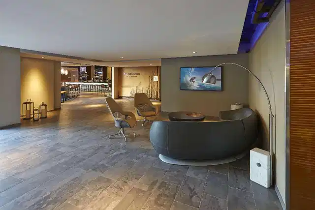 Hotel MdR Marina del Rey - a DoubleTree by Hilton Lobby