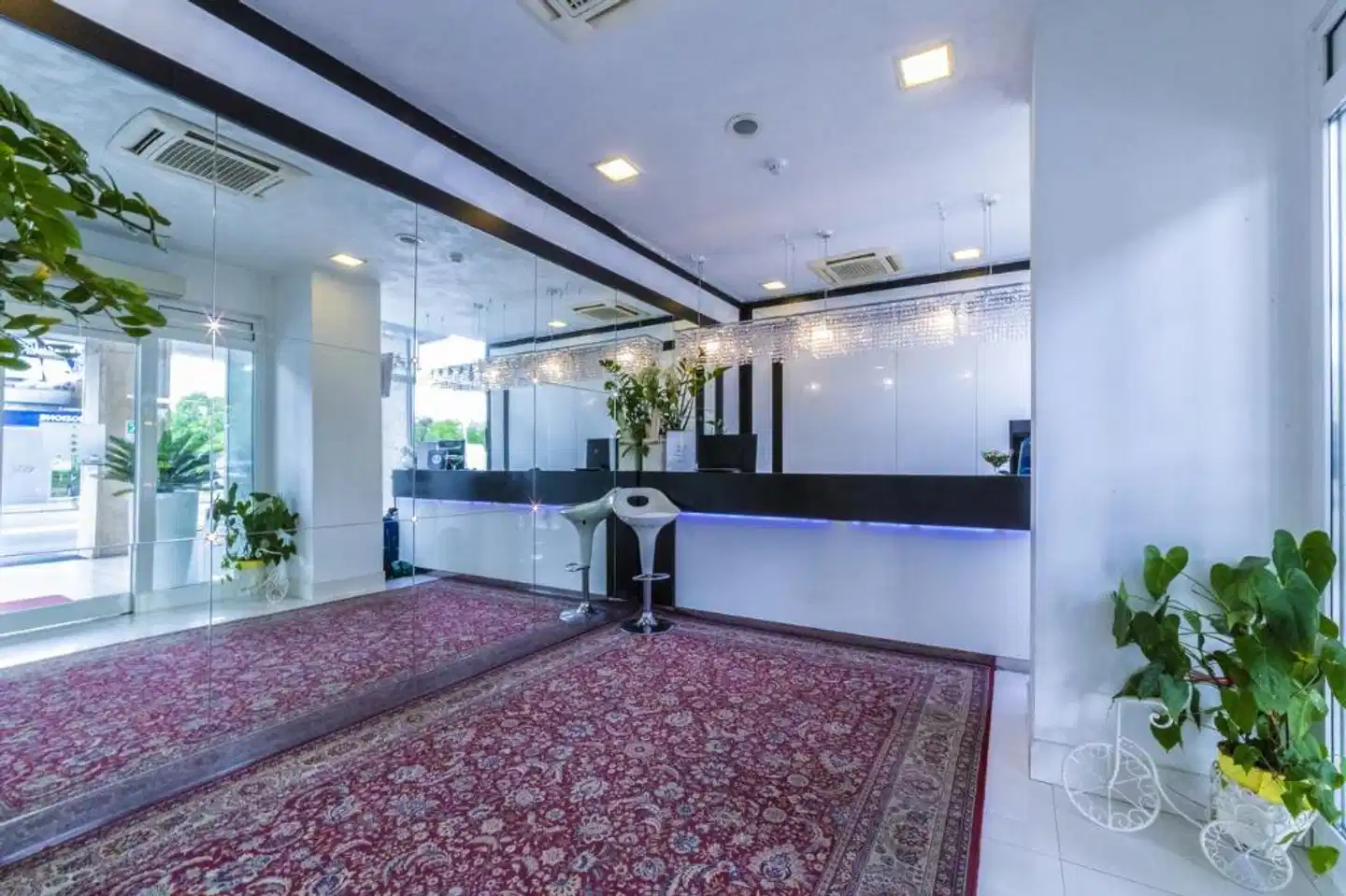 Suite Hotel Elite Lobby