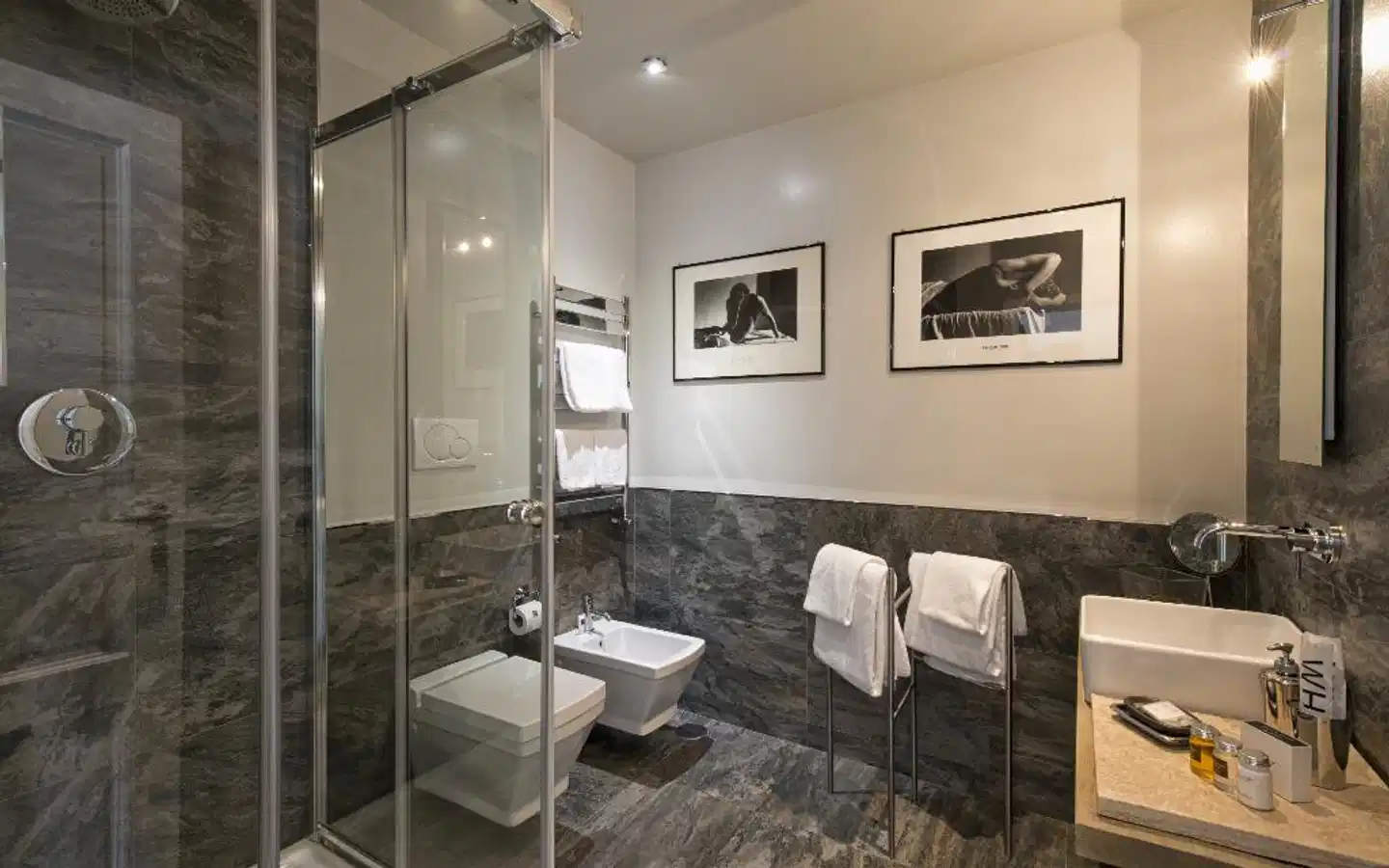 The Independent Suites Badezimmer