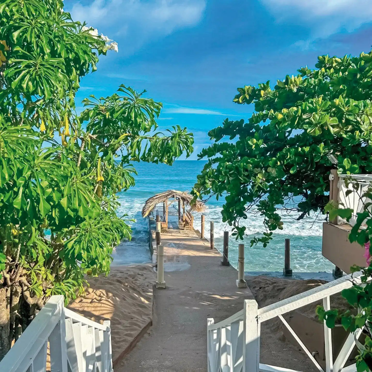Tropikist Beach Hotel & Resort Terrasse
