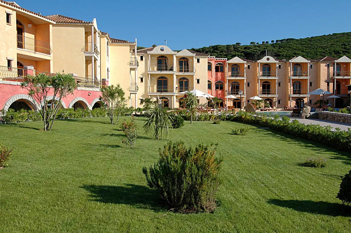 Club Esse Posada Beach Resort Garten