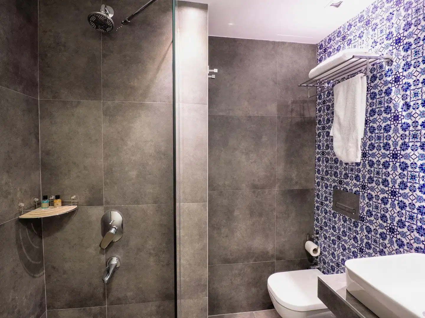 Alilass Hotel Badezimmer