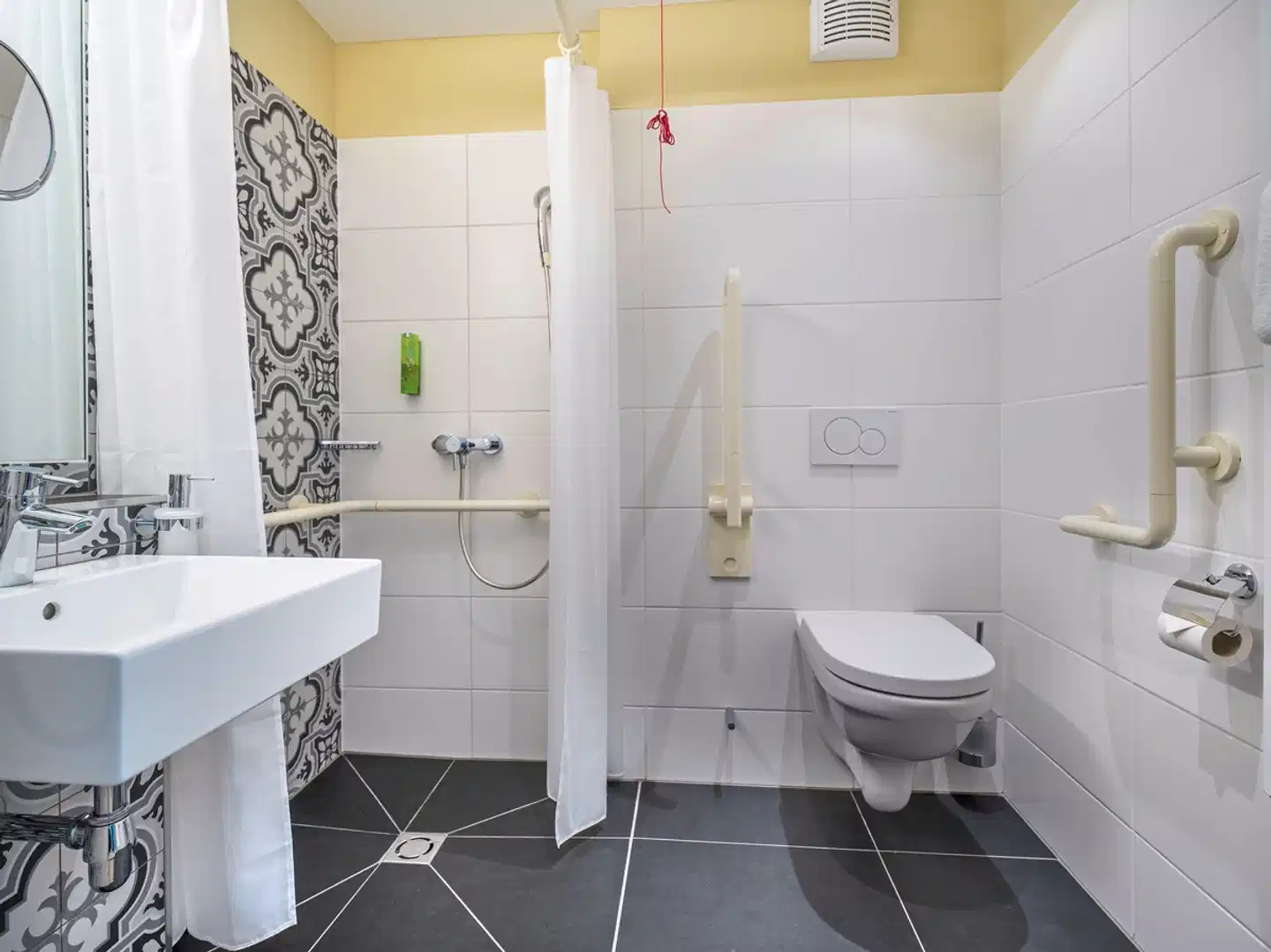 JUFA Hotel Salzburg Badezimmer