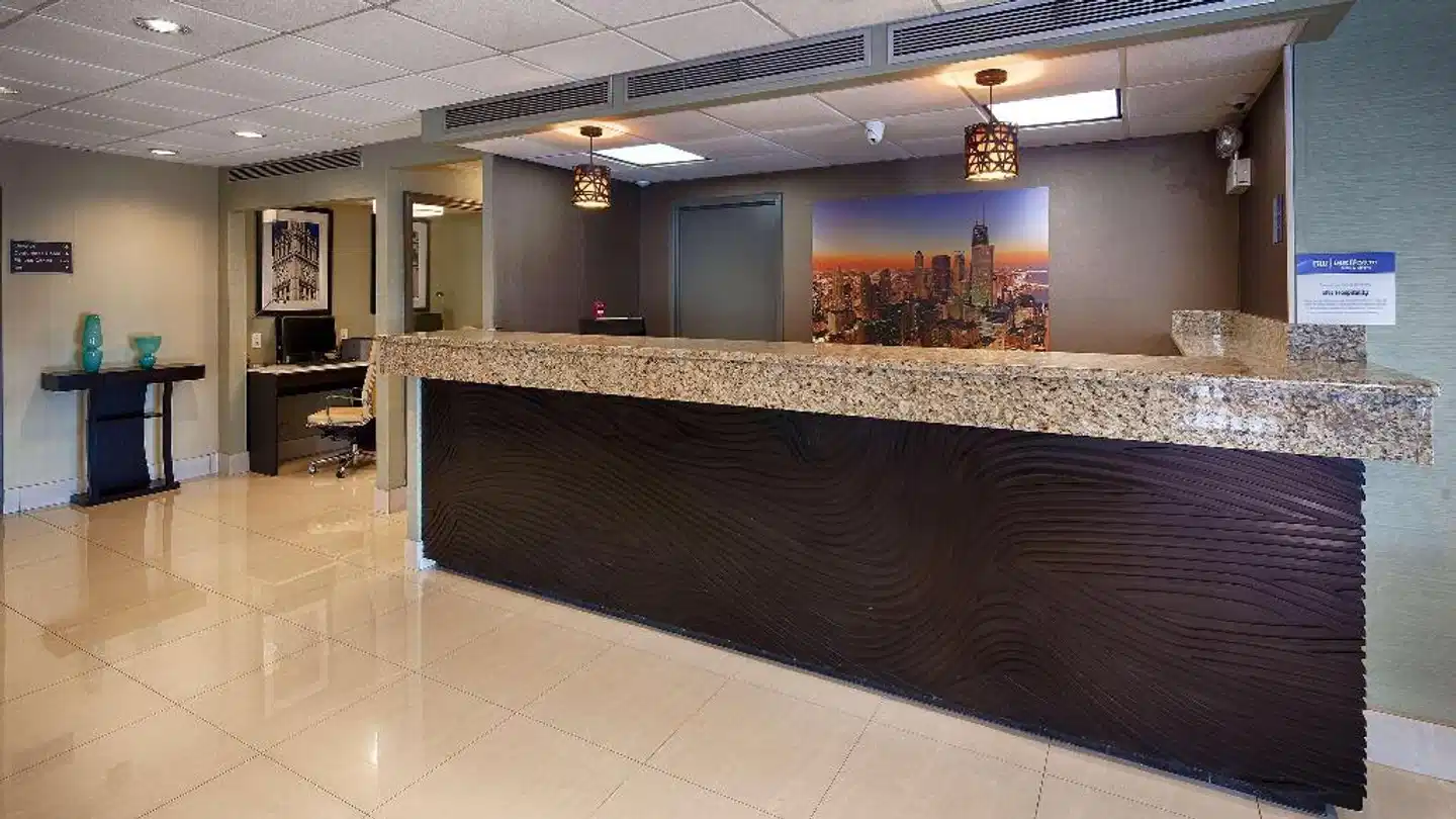 Best Western O'Hare/Elk Grove Hotel Bar