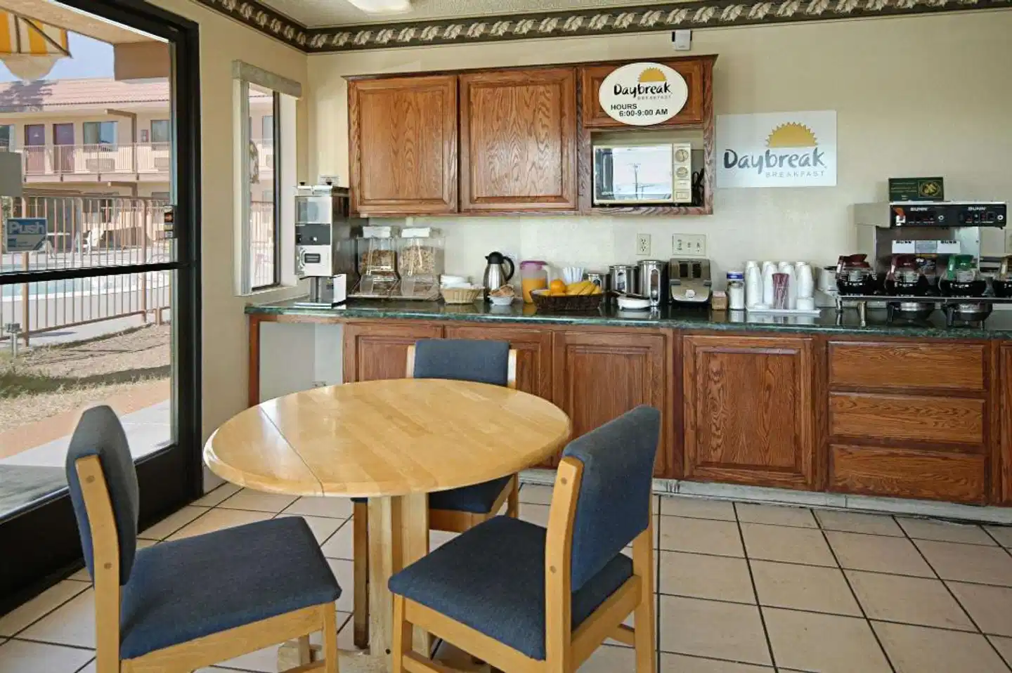 Days Inn by Wyndham Barstow Bar